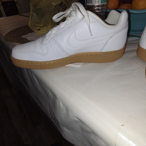 Shoes - Picture 5 of 9